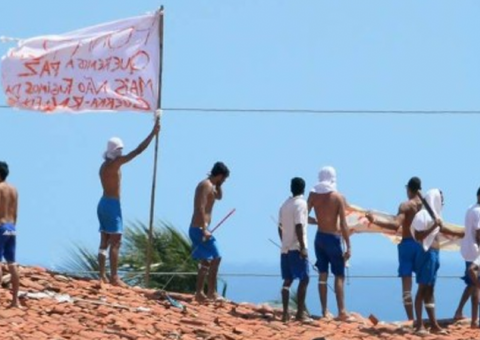 Após nova rebelião, presos ocupam telhado da prisão onde 26 foram mortos