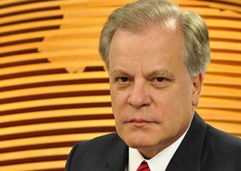 Apresentador bate  boca com internautas após ser chamado de marionete da Globo