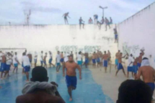 Governo suspeita que pode haver mais corpos de detentos em fossas de presídio após rebelião