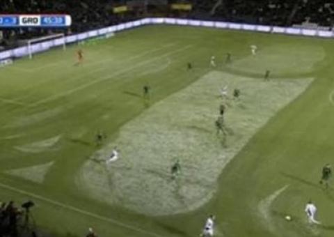 Funcionário não aceita derrota de seu time e desenha pênis gigante em campo