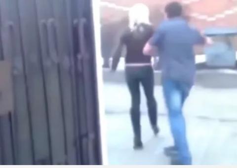 Após ‘DR' homem joga namorada em lata de lixo