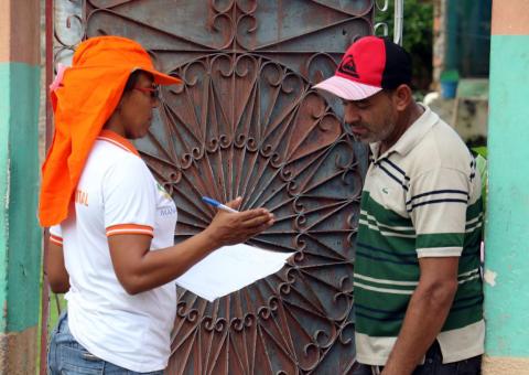 Equipes da limpeza pública orientam população sobre coleta doméstica 