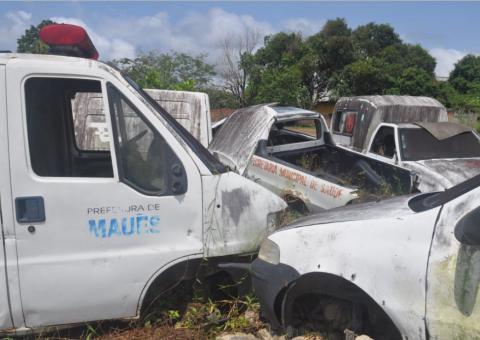 Veículos da Prefeitura com peças 'perdidas' viraram sucata durante gestão de 'Padre Carlos'