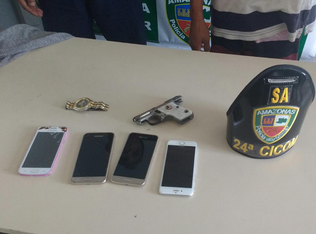 Dupla é detida com arma de fogo e acusada de roubo no Centro de Manaus