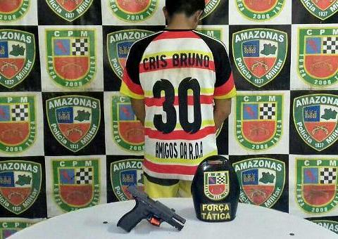 Adolescente é apreendido com arma de uso da Polícia Civil