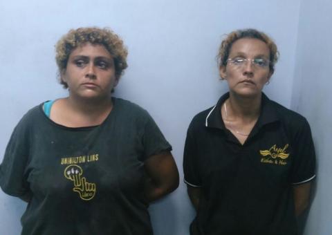 Presa dupla suspeita de matar vendedora a facadas para roubar cosméticos em Manaus