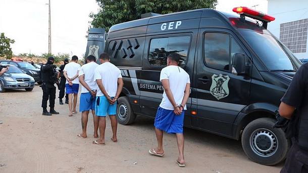 Líderes de rebelião em presídio são transferidos; Tumulto entre facções continua na penitenciária