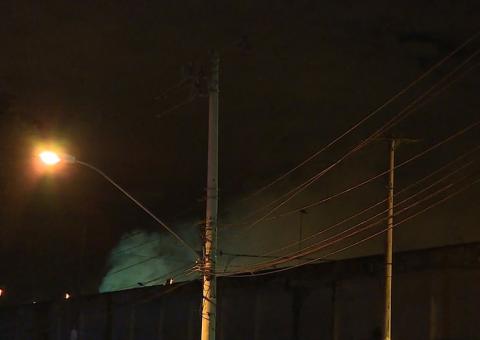 Presos colocam fogo em colchões e grava vídeo com ameaças