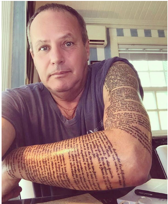 Jayme Monjardim exibe braço tatuado e surpreende internautas