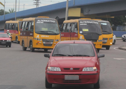 Alternativos e mototáxis são opções para usuários do transporte coletivo 