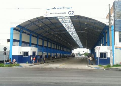 Greve de ônibus deixa terminais vazios e prejudica comerciantes em Manaus