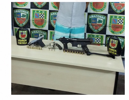 Homem é preso com submetralhadora e armas em Manaus