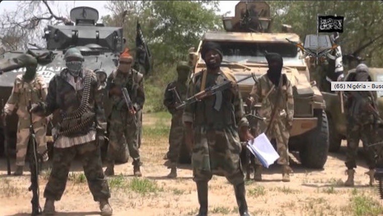  Força Aérea mata ao menos 100 refugiados por engano em bombardeio 