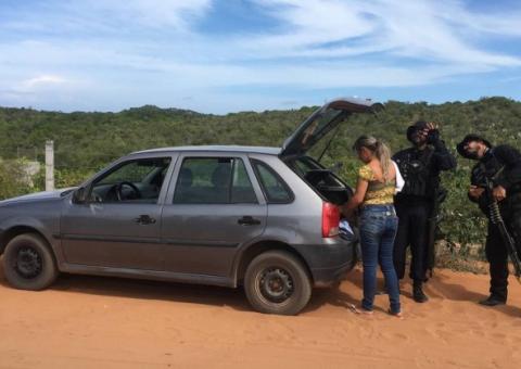 Policiais encontram carro abandonado com munição próximo ao presídio