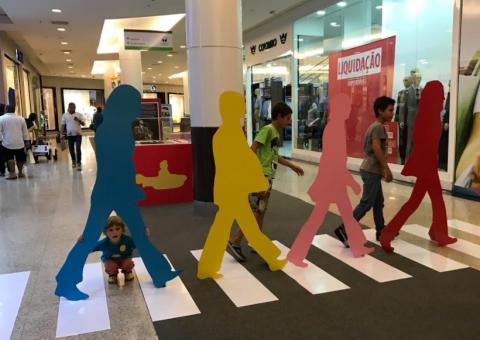Exposição “50 anos de Beatles” está aberta ao público em shopping de Manaus