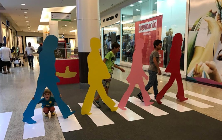 Exposição “50 anos de Beatles” está aberta ao público em shopping de Manaus