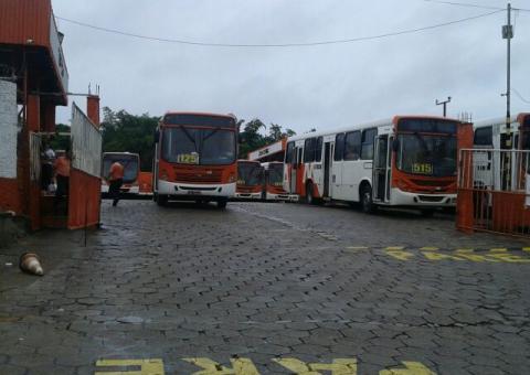 Após 10 horas de paralisação, ônibus voltam a circular em Manaus
