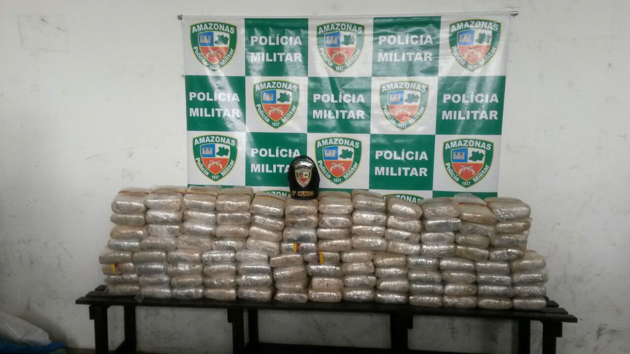 100kg de maconha são apreendidos em carro preto na zona Oeste de Manaus