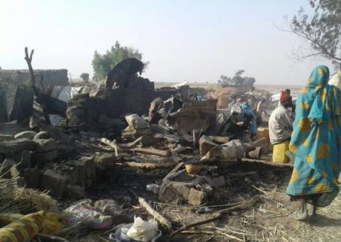     Nigéria bombardeia campo de refugiados por engano e mata 52 pessoas