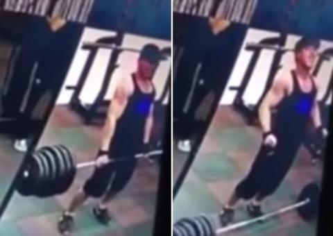 Homem faz levantamento de peso e o corpo parece quebrar 
