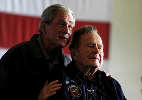 Ex-presidente dos Estados Unidos é hospitalizado em Houston