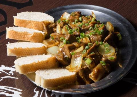 Novos petiscos temperados com muito rock agitam a quarta do Porão