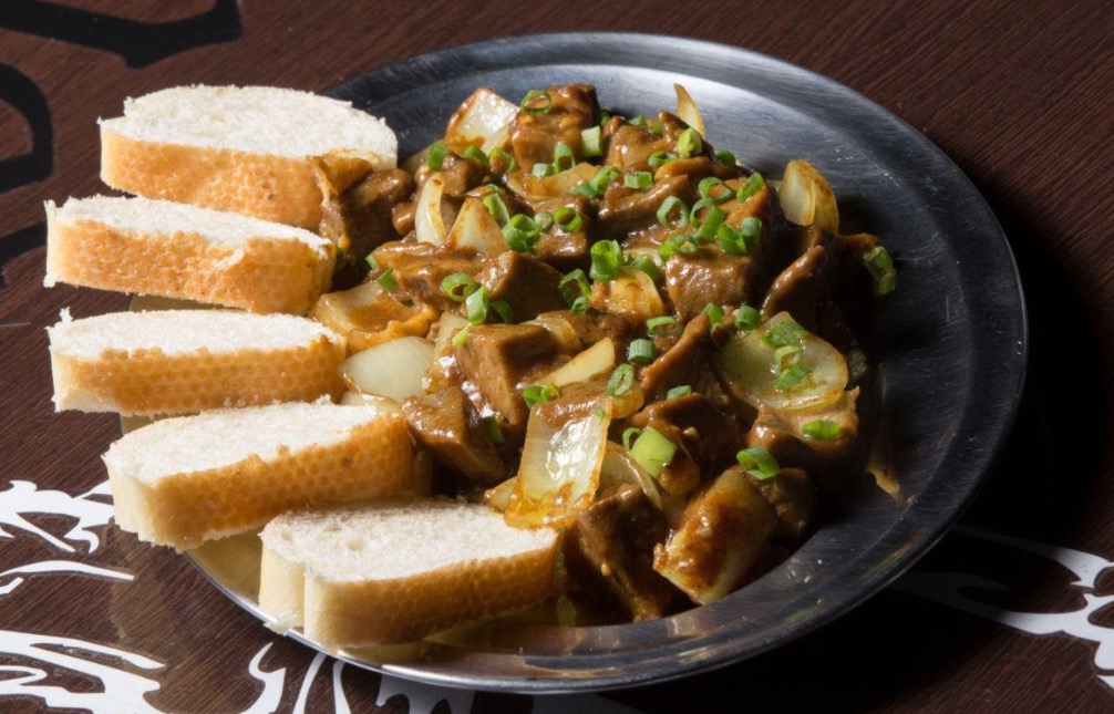 Novos petiscos temperados com muito rock agitam a quarta do Porão