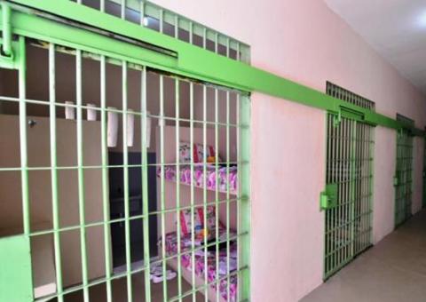 Após massacre polícia faz contagem de detentas em presídio feminino