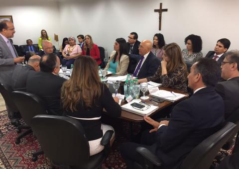 Governo do Amazonas quer mais armas para Forças Militares na fronteira