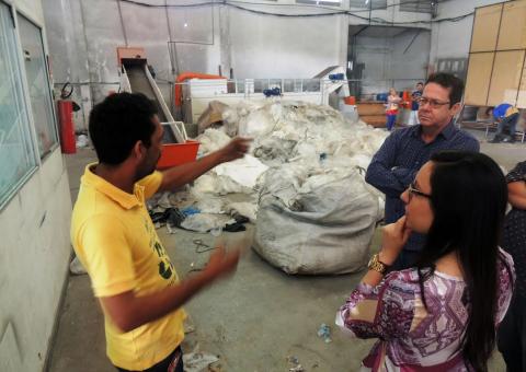 Sacos plásticos 100% reciclável são produzidos em Manaus 