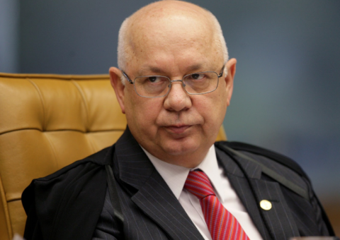 Ministro do STF Teori Zavascki estaria em avião que caiu no RJ