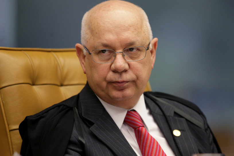 Ministro do STF Teori Zavascki estaria em avião que caiu no RJ