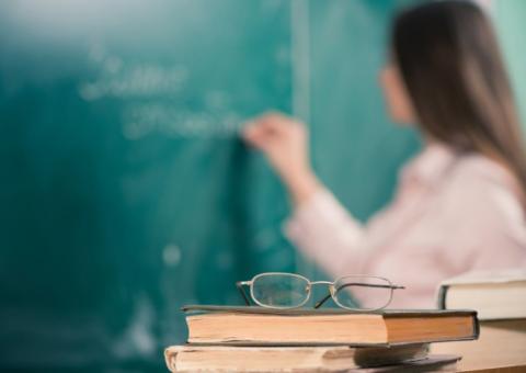 Semed convoca professores e pedagogos aprovados em concurso e processo seletivo 