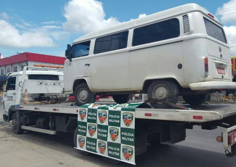 Polícia recupera kombi roubada com 40 mil reais em produtos