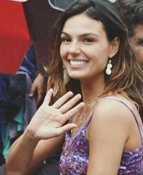 Ísis Valverde mostra cidade de Manaus em rede social: 'apaixonada'