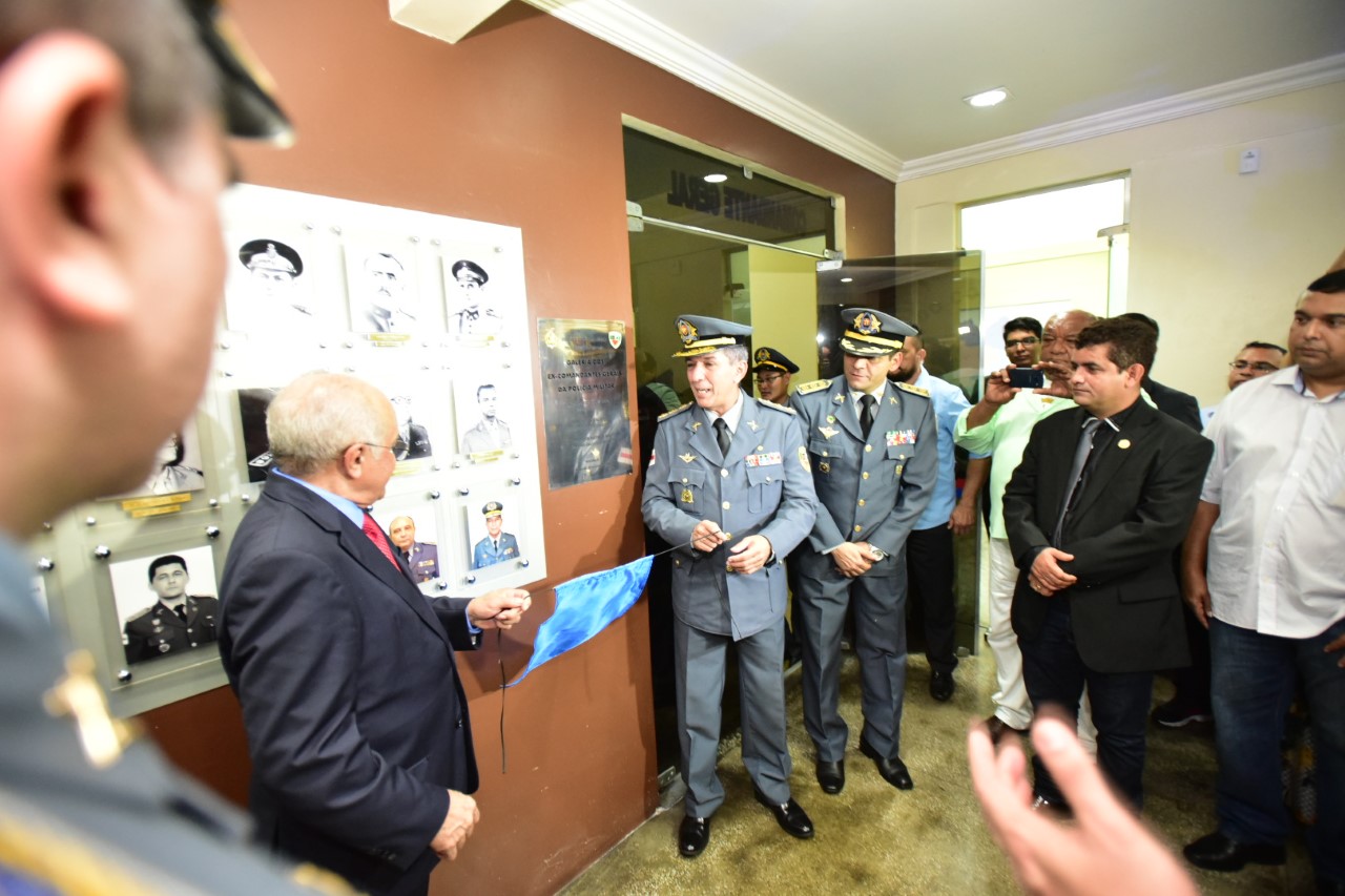 Melo garante segurança à população durante posse de novo comandante