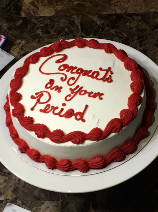 Mãe faz festinha para comemorar a 1ª menstruação da filha