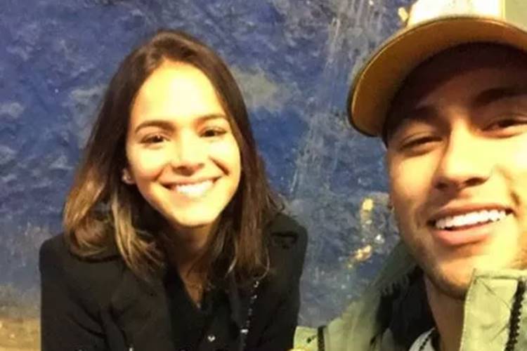 Neymar quer assumir reconciliação, mas Bruna Marquezine não aceita
