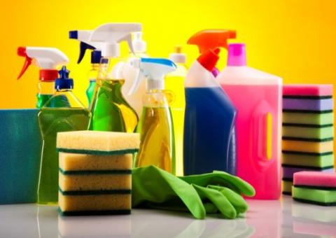 Anvisa suspende produtos de limpeza com fórmulas diferentes das registradas