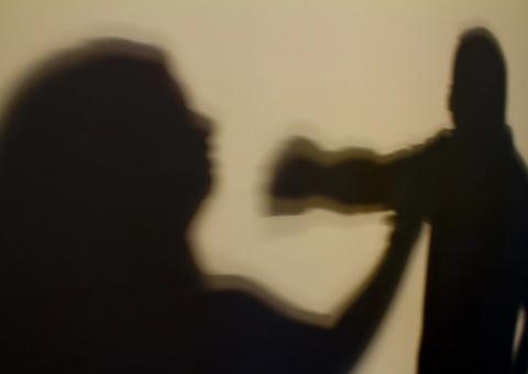 Homem é preso após torturar mulher por 48 horas 