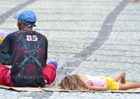 Defensoria faz ação para ajudar crianças e adolescentes moradores de rua em Manaus