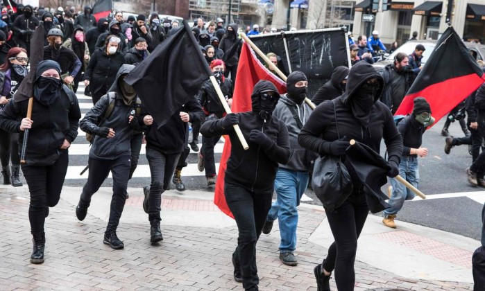 Durante posse de Trump, 95 pessoas são detidas durante protestos violentos em Washington