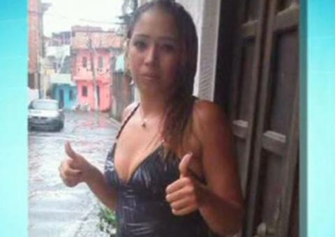  Jovem é torturada e morta no meio da rua por rivais do namorado