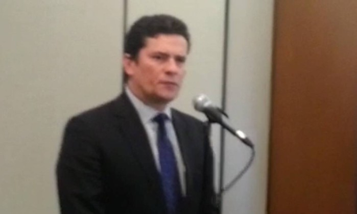 'Teori foi um verdadeiro herói', diz Moro no velório do corpo do ministro