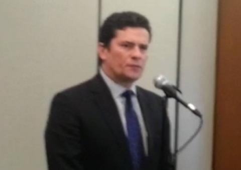 'Teori foi um verdadeiro herói', diz Moro no velório do corpo do ministro