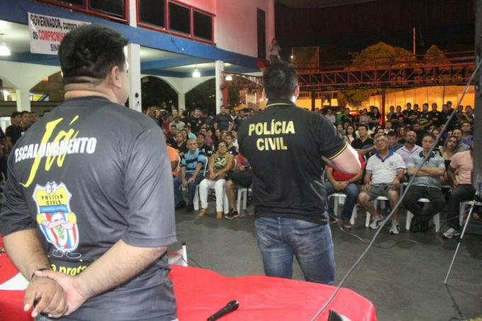 Policiais reúnem com Melo e decidem não fazer greve
