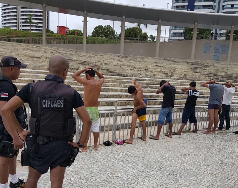Grupo é preso após arrastão na Ponta Negra