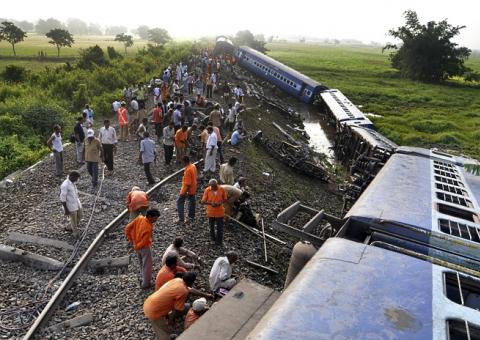 Acidente de trem deixa mais de 36 mortos na Índia