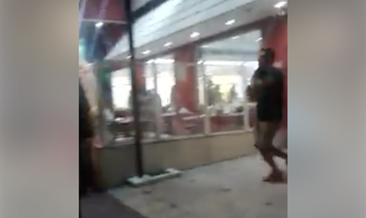 Criança de dois anos morre após ser atingida por bala perdida no Rio