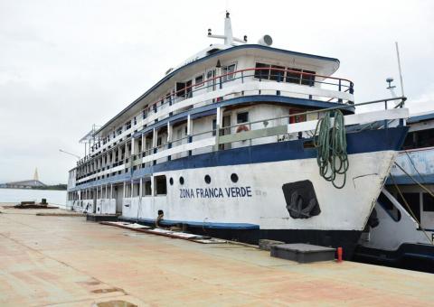 Serviços gratuitos são oferecidos em 'barcos sociais' no AM